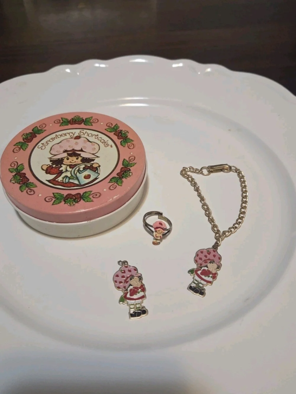 Vintsge Strawberry Shortcake Pink Tin Jewelry Set - Bracelet, Earrings & Ring